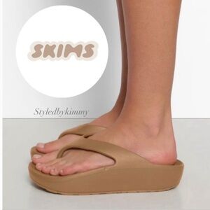 NEW SKIMS MOLDED SANDALS IN OCHRE 11.5